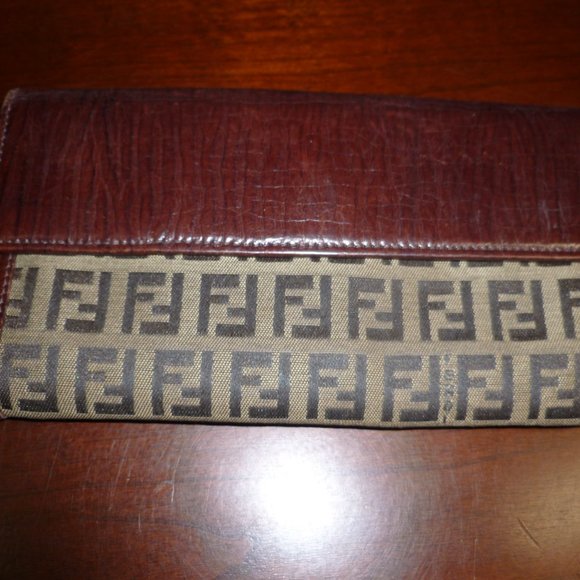 Fendi Signature Wallet - Picture 2 of 14